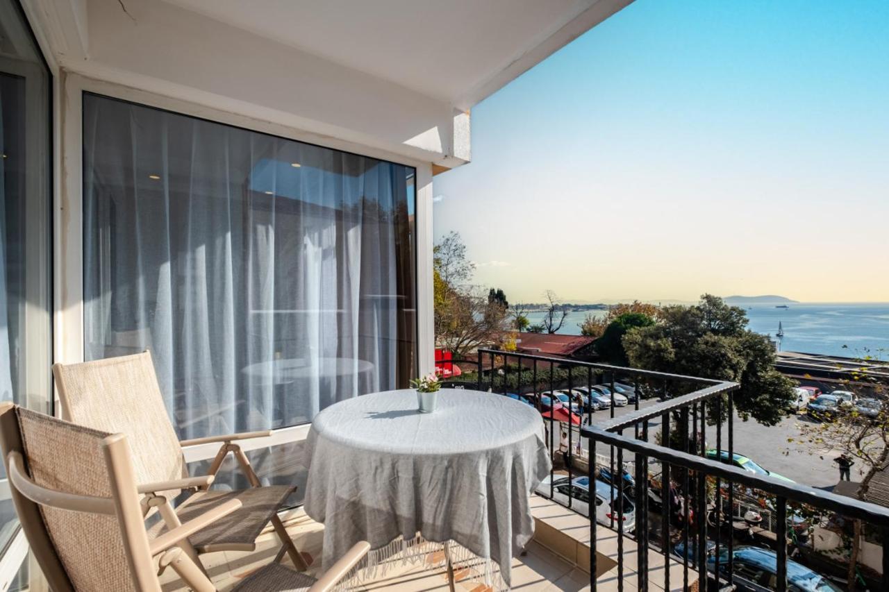 Chic Flat With Balcony Near Moda Shore Istambul Exterior foto